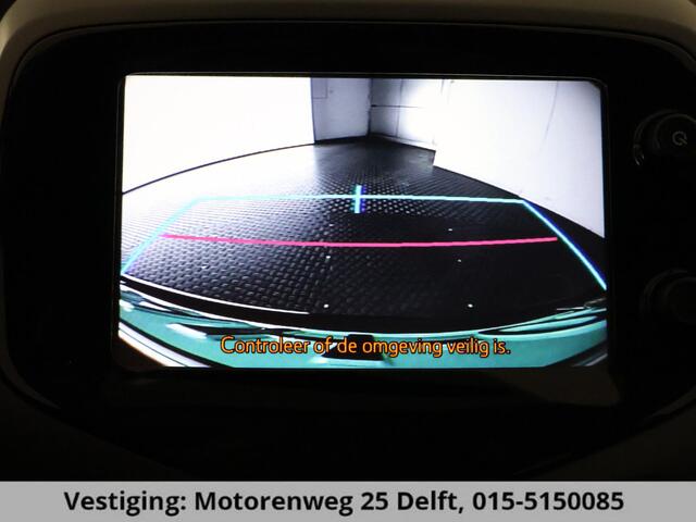 Toyota AYGO 1.0 VVT-i XPLAY BI-TONE AUTOMAAT GARANTIE 9-2030 ! CAMERA. AIRCO.
