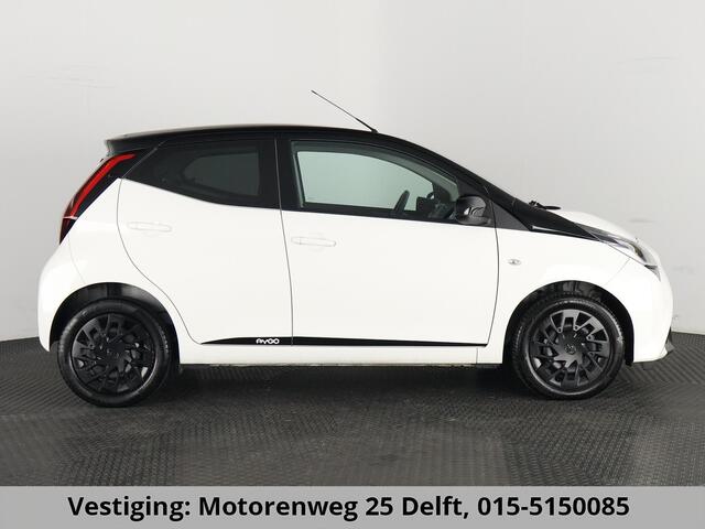 Toyota AYGO 1.0 VVT-i XPLAY BI-TONE AUTOMAAT GARANTIE 9-2030 ! CAMERA. AIRCO.
