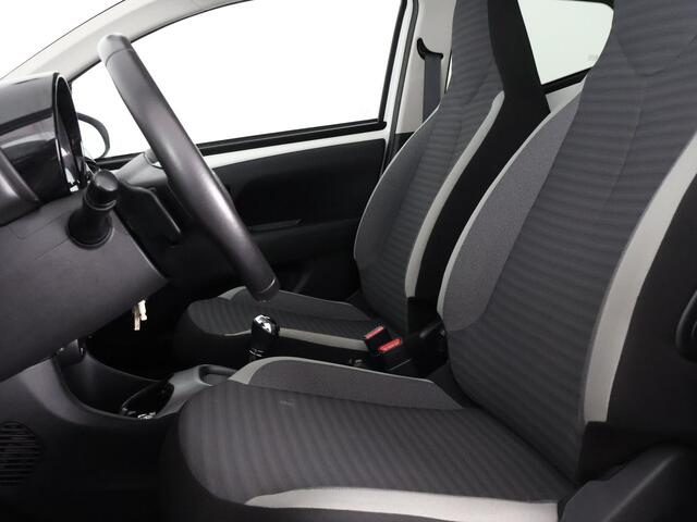 Toyota AYGO 1.0 VVT-i XPLAY BI-TONE AUTOMAAT GARANTIE 9-2030 ! CAMERA. AIRCO.