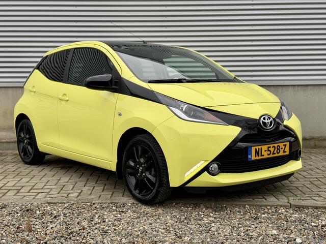 Toyota AYGO 1.0 VVT-i x-cite Yellow & Black [ airco,camera,cruise,lmv ]