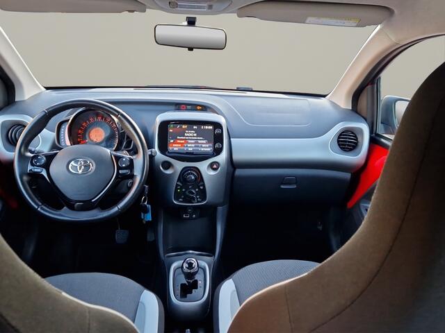Toyota AYGO 1.0 VVT-i x-play Automaat - Camera - NL Auto