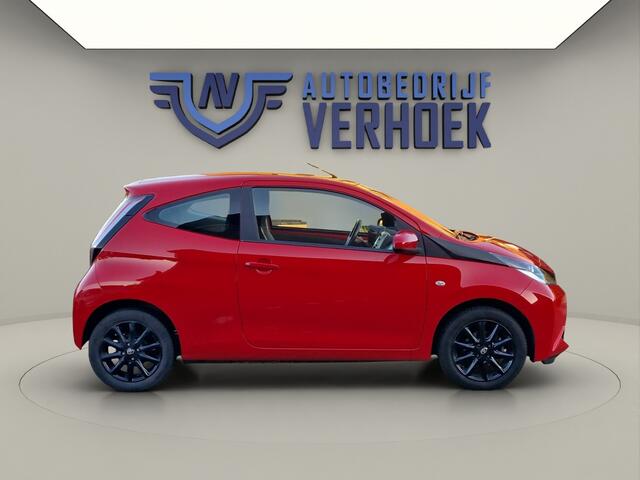 Toyota AYGO 1.0 VVT-i x-play Automaat - Camera - NL Auto