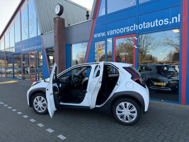 Toyota AYGO 1.0 VVT-I Play Navi Carplay Camera Led 5-Deurs Airco