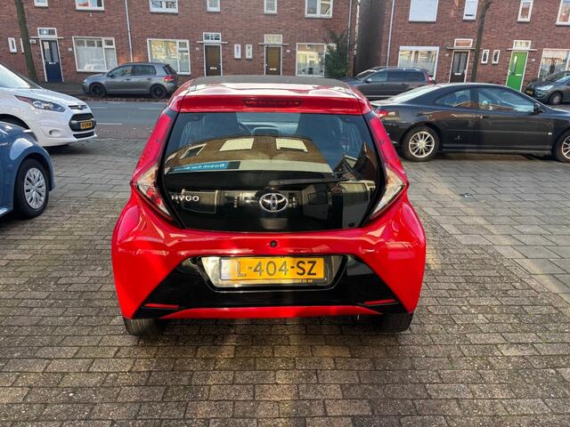 Toyota AYGO 1.0 VVT-I X-PLAY CAB