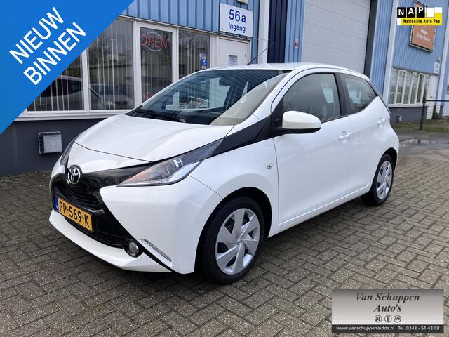 Toyota AYGO 1.0 VVT-i x-play Navi Camera Led