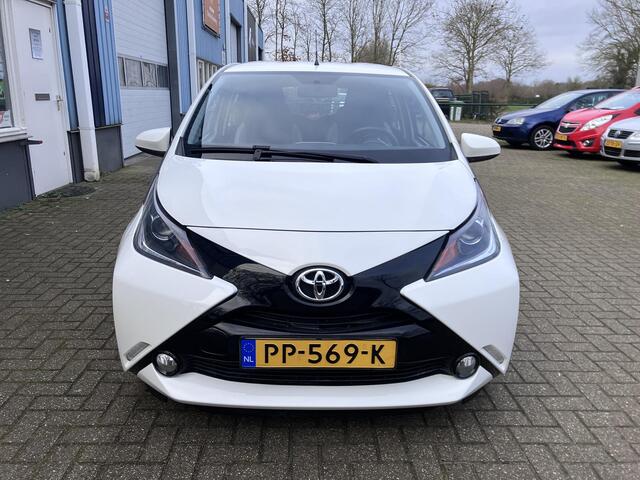Toyota AYGO 1.0 VVT-i x-play Navi Camera Led