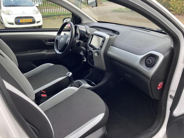 Toyota AYGO 1.0 VVT-i x-play Navi Camera Led