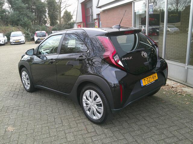 Toyota AYGO X 1.0 VVT-i MT Play