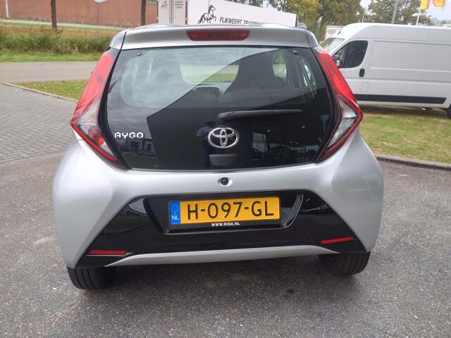 Toyota AYGO 1.0 VVTi x-play