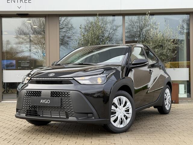 Toyota AYGO X Hybrid 115 play