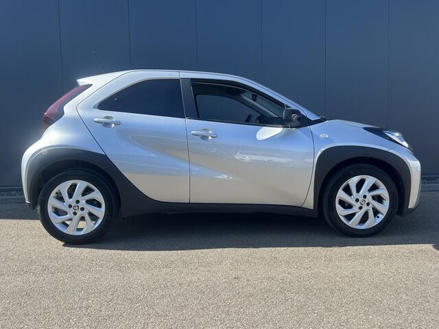 Toyota AYGO X 1.0 VVT-i First / Licht metalen velgen / Camera / CarPlay