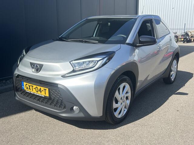 Toyota AYGO X 1.0 VVT-i First / Licht metalen velgen / Camera / CarPlay