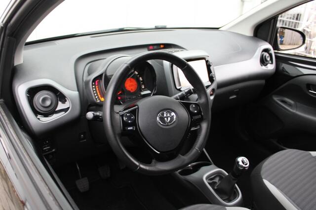 Toyota AYGO 1.0 VVT-i x-play + Navigatie