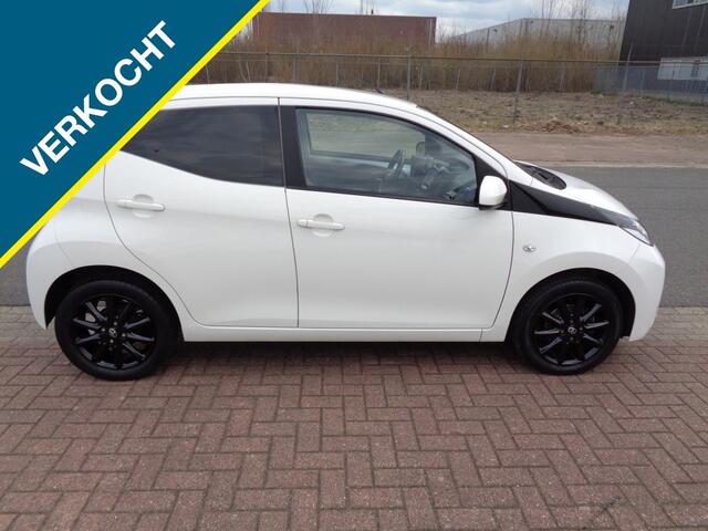 Toyota AYGO 1.0 VVT-i x-play,Navi,Camera,Airco