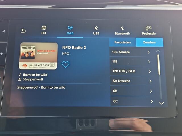 Toyota AYGO X 1.0 VVT-i S-CVT Play Automaat - Groot Multimedia scherm