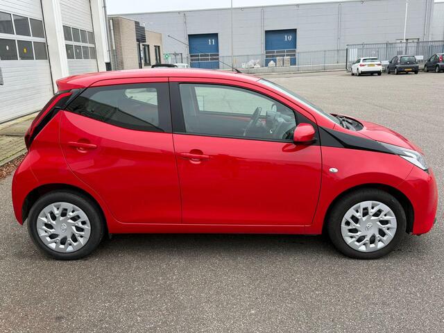 Toyota AYGO 1.0 VVT-i x-play