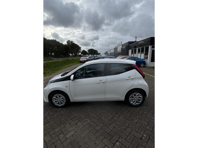 Toyota AYGO 1.0 VVT-i x-play ltd