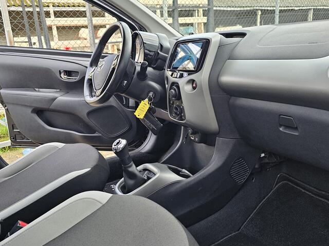 Toyota AYGO 1.0 VVT-i x-play, Camera! APK 1-2027! Zondag OPEN!