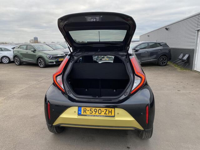 Toyota AYGO X 1.0 VVT-i MT Premium NL-auto vol luxe, boekjes compleet, dealer onderhouden! Stoelverwarming, parkeersensoren, navigatie, Apple CarPlay/Android Auto, JBL premium audio!