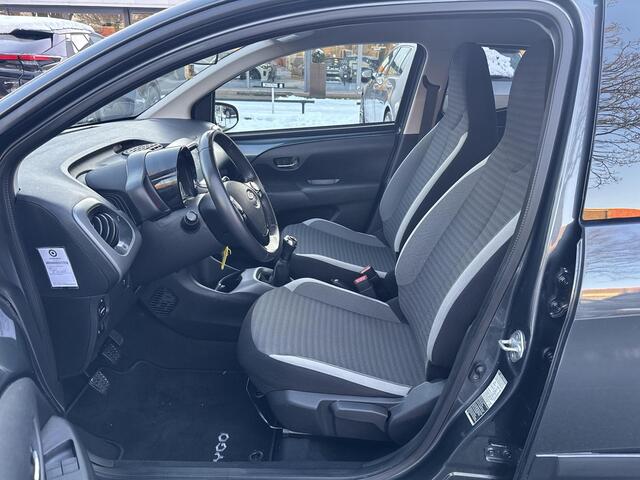 Toyota AYGO 1.0 VVT-i x-first | 06-10141018 Voor meer informatie