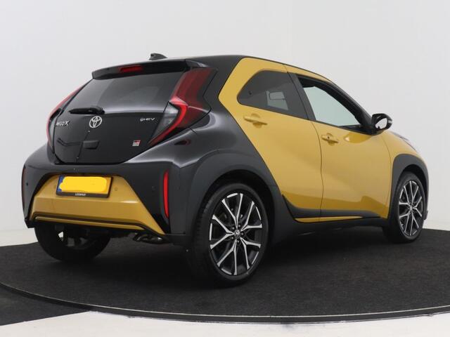 Toyota AYGO X Hybrid 115 GR Sport | JBL Audio | Parkeer Sensoren Voor en Achter | Voorstoelen Verwarmd |