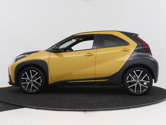 Toyota AYGO X Hybrid 115 GR Sport | JBL Audio | Parkeer Sensoren Voor en Achter | Voorstoelen Verwarmd |