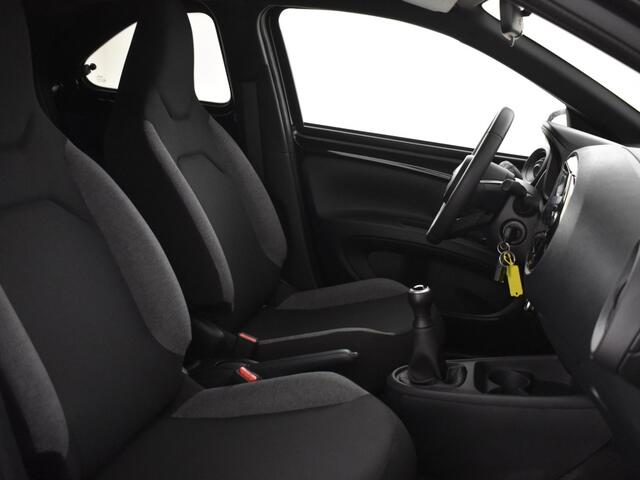 Toyota AYGO X 1.0 VVT-i MT Active Plus | Carplay | Verwarmde stoelen | DAB