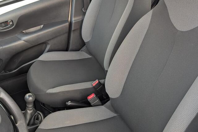 Toyota AYGO 1.0 VVT-i x-fun NL-auto, boekjes compleet, airconditioning, uitstelbare zijruiten achter, start/stop systeem, centrale deurvergrendeling