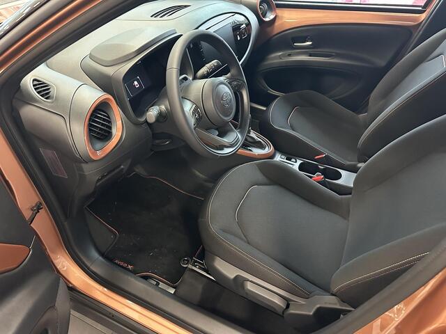 Toyota AYGO X Hybrid 115 pulse ¤ 500,- inruilpremie! Snel leverbaar ! incl Easy pack !