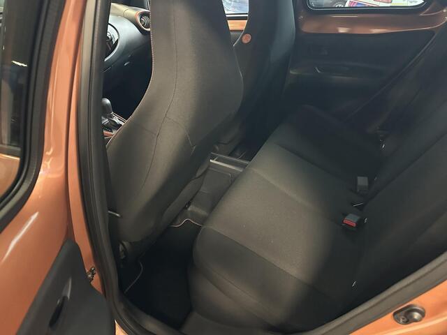 Toyota AYGO X Hybrid 115 pulse ¤ 500,- inruilpremie! Snel leverbaar ! incl Easy pack !