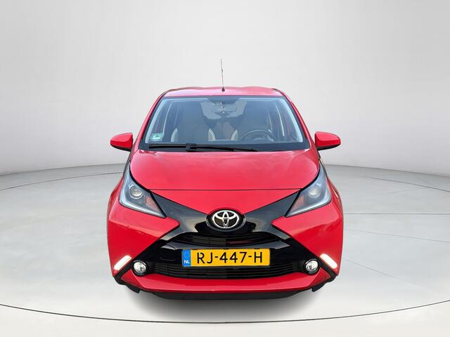 Toyota AYGO 1.0 VVT-i x-play **TREKHAAK/ CRUISE CONTROL/ ALL SEASON BANDEN/ GARANTIE**