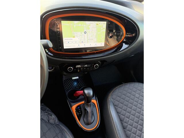 Toyota AYGO X 1.0 VVT-i S-CVT Limited AUTOMAAT | TWO TONE COLOR | DODEHOEK DETECTIE | ACHTERUIT RIJ CAMERA| SPORT STOELEN| KEYLESS ENTRY/GO| NAVIGATIE | LED KOPLAMPEN | STOEL VERWARMING |