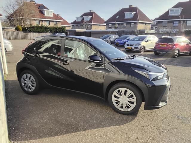 Toyota AYGO X Hybrid 115 play Direct leverbaar