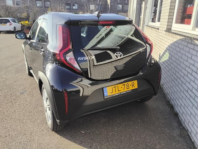 Toyota AYGO X Hybrid 115 play Direct leverbaar