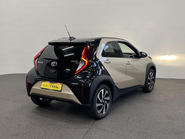 Toyota AYGO X 1.0 VVT-i Automaat Pulse Navigatie Apple Carplay/Android Auto Camera 17" Lichtmetalen Velgen Climate Control Adaptive Cruise Control Two Tone