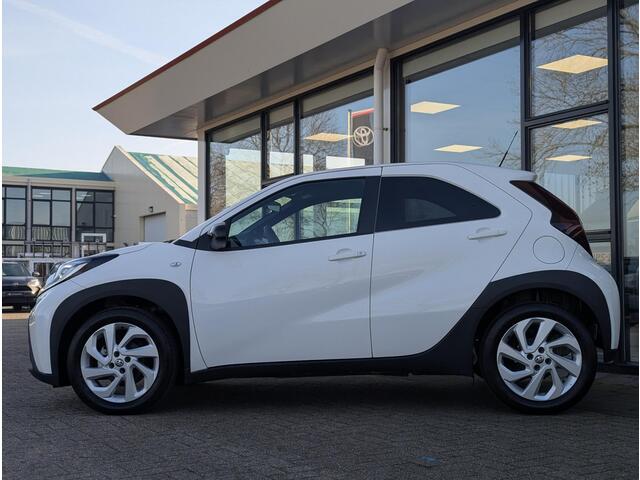 Toyota AYGO X 1.0 VVT-i MT First | Stoelverwarming | Climate Control | Camera | Led | ACC | Licht- regensensor