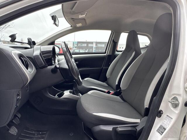 Toyota AYGO 1.0 VVT-i x-nav Incl 12 maanden Bovag garantie