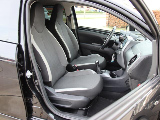 Toyota AYGO 1.0 VVT-i x-play Sparco Carplay-Camera, NL auto, Airco, 5 drs Prijspakker!