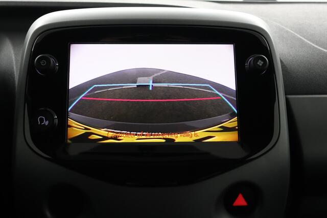 Toyota AYGO 1.0 VVT-i x-joy | Apple Carplay/Android Auto | Climate Control | Lichtmetalen Velgen | Parkeercamera |