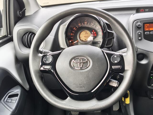 Toyota AYGO 1.0 VVT-i x-fun | Airco | DAB | Bluetooth | El. Raambediening |