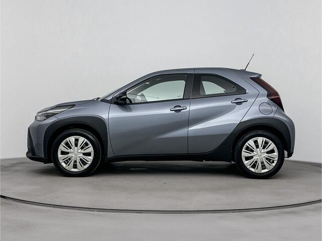Toyota AYGO X Hybrid 115 play | Apple Carplay & Android Auto | Parkeercamera | * | Direct leverbaar |