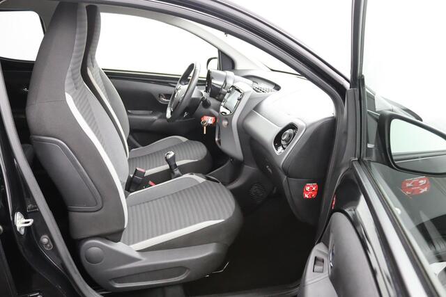 Toyota AYGO 1.0 VVT-i x-joy | Automatische Airco | Privacy Glas | Led Verlichting | Lichtmetalen Velgen |