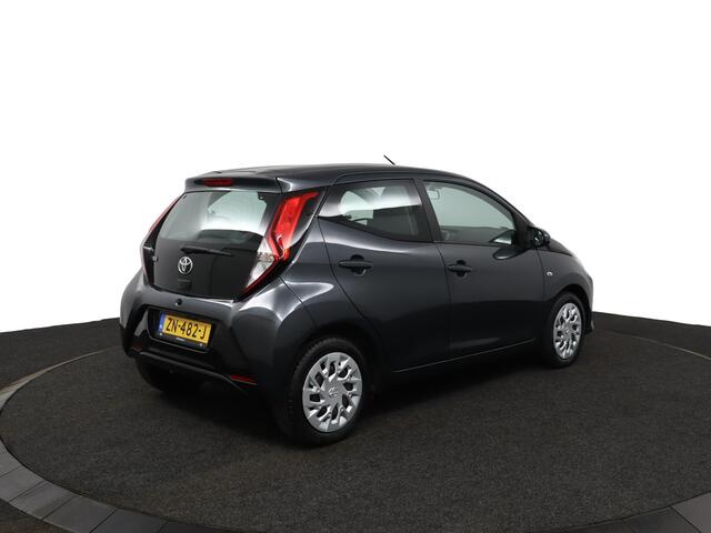 Toyota AYGO 1.0 VVT-i x-play | Airco | Bluetooth | Achteruitrijcamera |