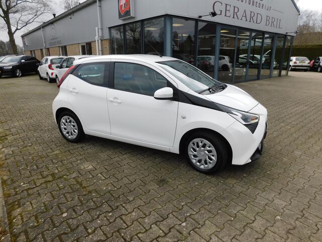 Toyota AYGO 1.0 VVT-i x-play, Camera, Carplay