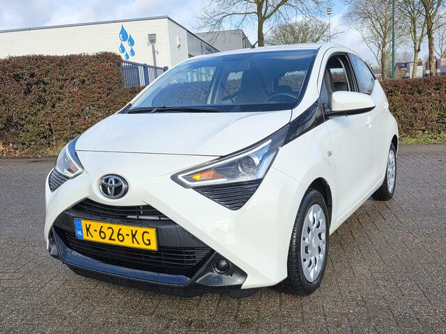 Toyota AYGO 1.0 VVT-i x-play, Camera, Carplay! 31-12-2020! Zondag OPEN!