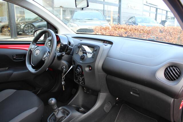 Toyota AYGO 1.0 VVT-i x-fun | Rijklaar | Airco | DAB | El. Pakket | Dealer Onderhouden