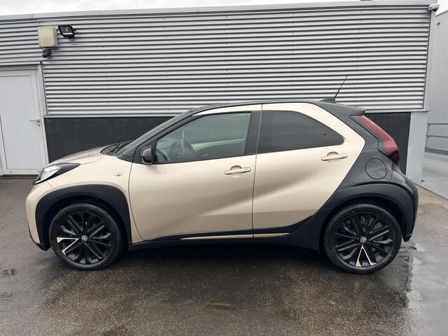 Toyota AYGO X 1.0 VVT-i S-CVT Automaat Pulse Nieuw geleverd, 1e eign. AppleCarPlay/AmdroidAuto, 18" LMV, Privacy glass, Climate control,Adaptieve Cruise control