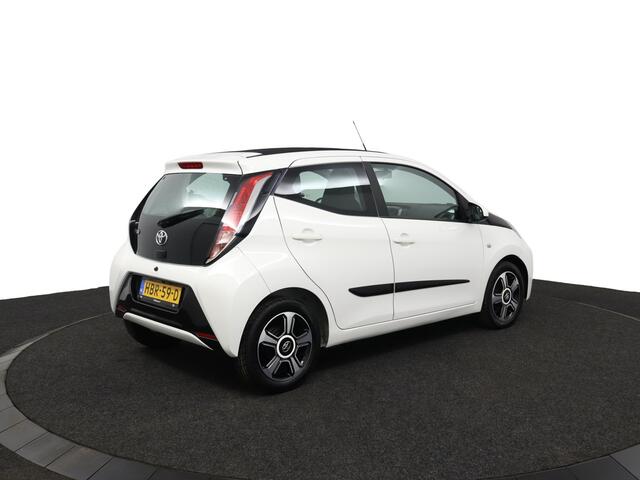 Toyota AYGO 1.0 VVT-i x-cite | Cabrio dak | Achteruitrijcamera | Lichtmetalen velgen | Automaat |