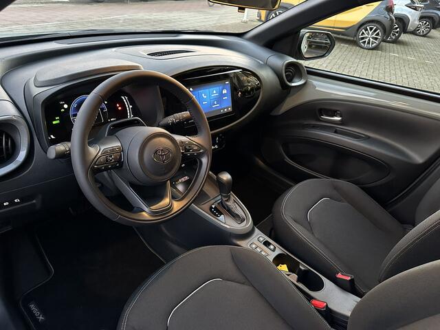 Toyota AYGO X Hybrid 115 pulse Automaat + Easy Pack parkeersensoren voor en achter / smartkey / Apple Carplay / Android Auto / parkeercamera / Toyota 10 jaar garantie / Toyota Pechulppas / rijklaarprijs