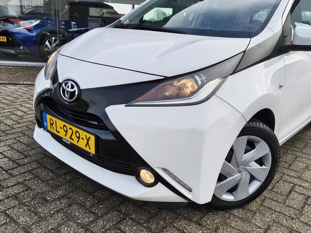Toyota AYGO 1.0 VVT-i x-play | Airco | Toerenteller | Achteruitrijcamera